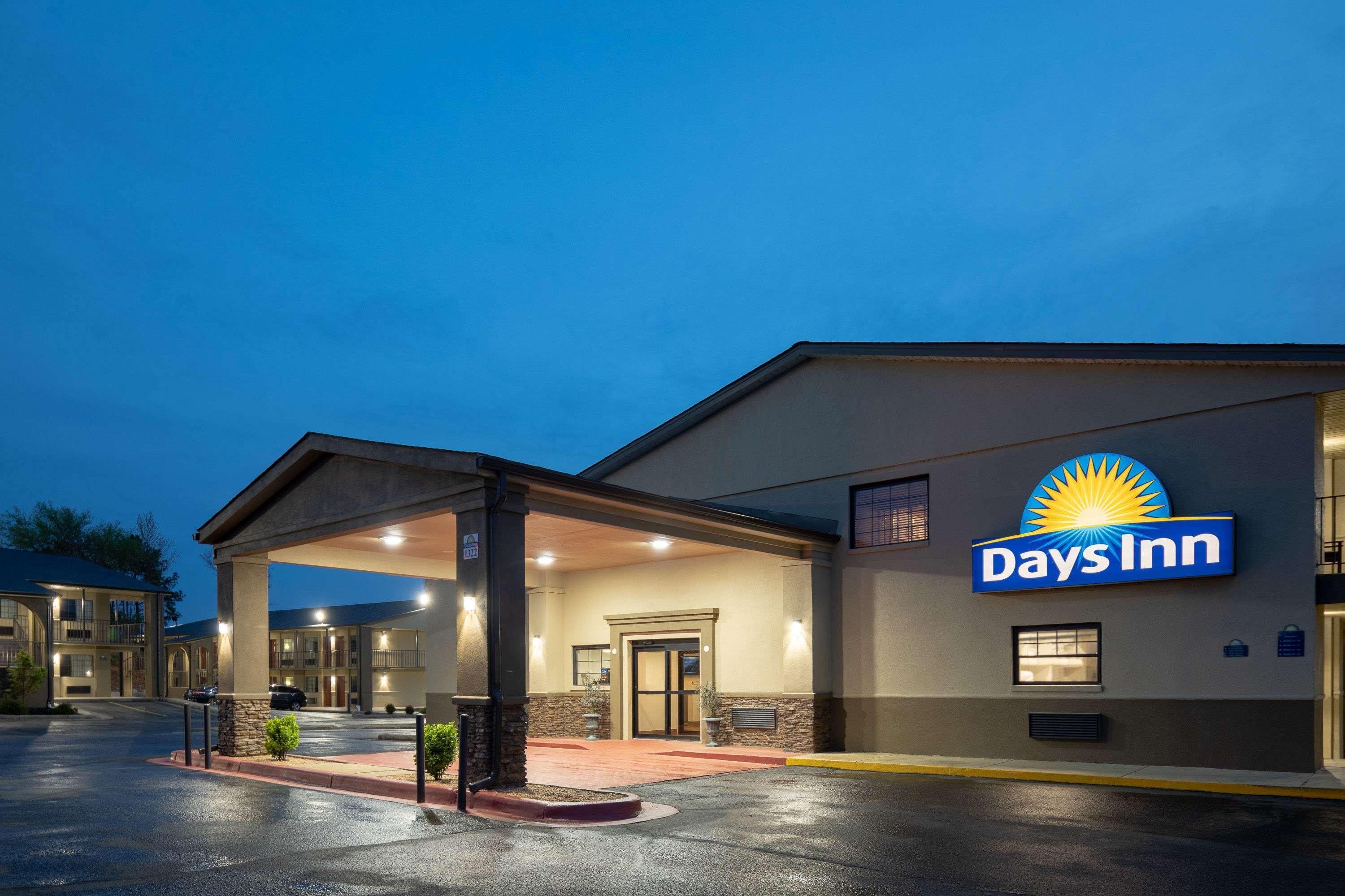 Days Inn & Suites By Wyndham Athens Exterior foto